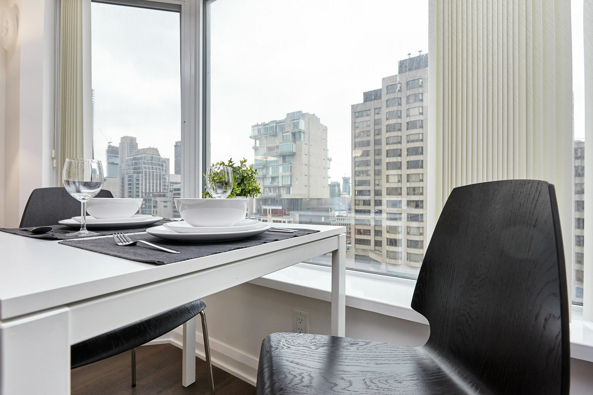 Atlas Suites - Yorkville Furnished Apartments 多伦多 外观 照片